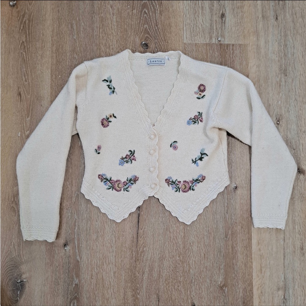 Vintage Grandmacore embroidered cropped cardigan
